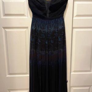 Silence + Noise Size 8, Strapless Pleated Dress